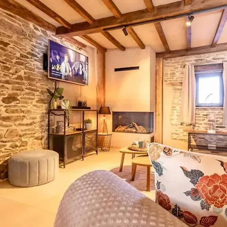 Cozy House With Jacuzzi In *